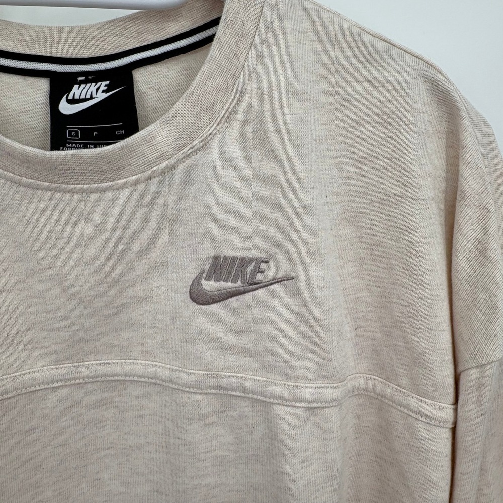 Nike Sportswear Womens Cropped Sweatshirt Oatmeal Heather AR3754-110 Small - Picture 3 of 9